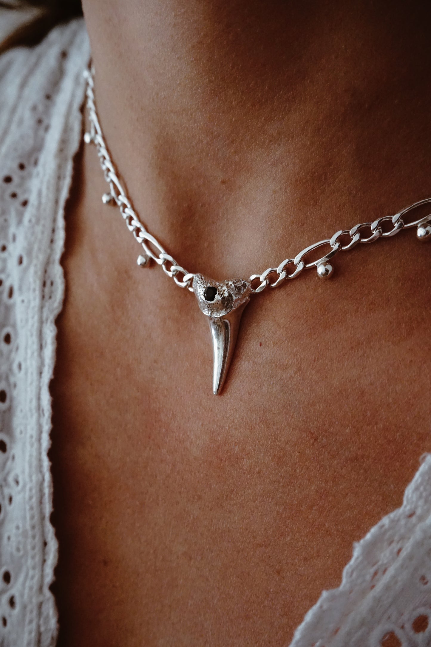 Choker colmillo
