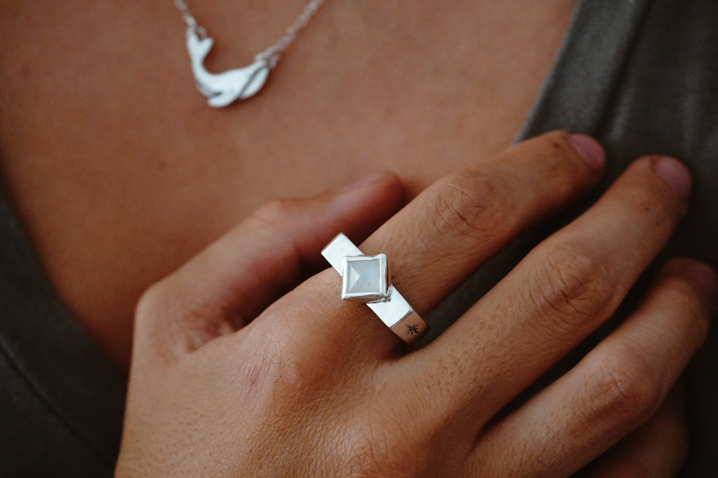 Anillo rectangular Stone piedra luna