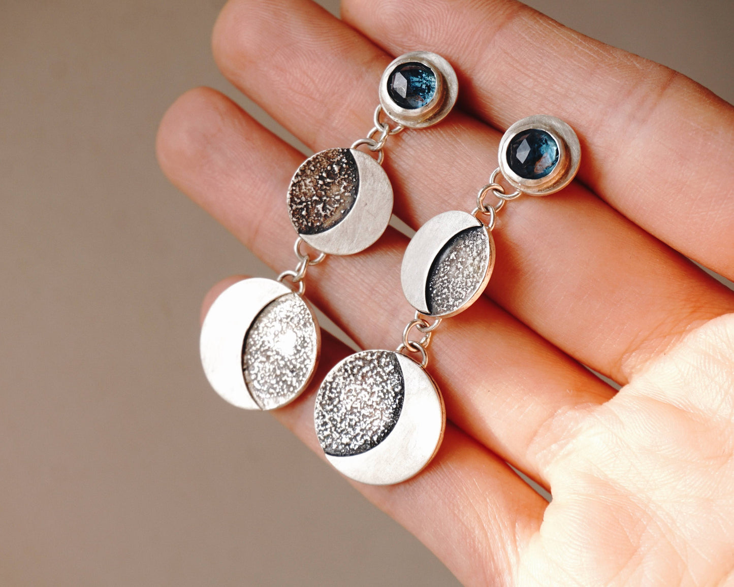 Aros moon faces