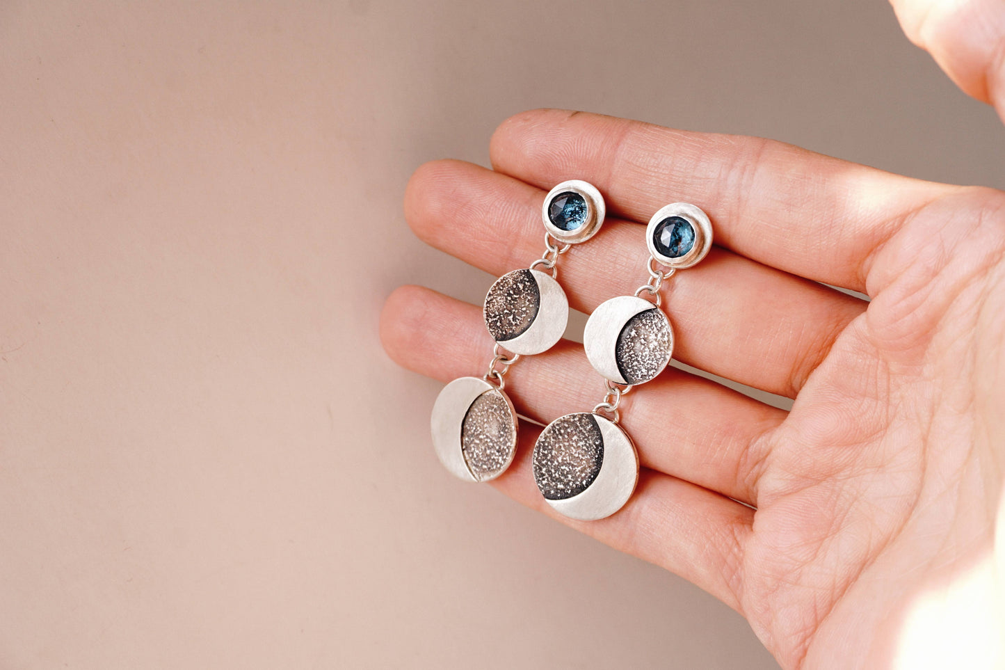 Aros moon faces