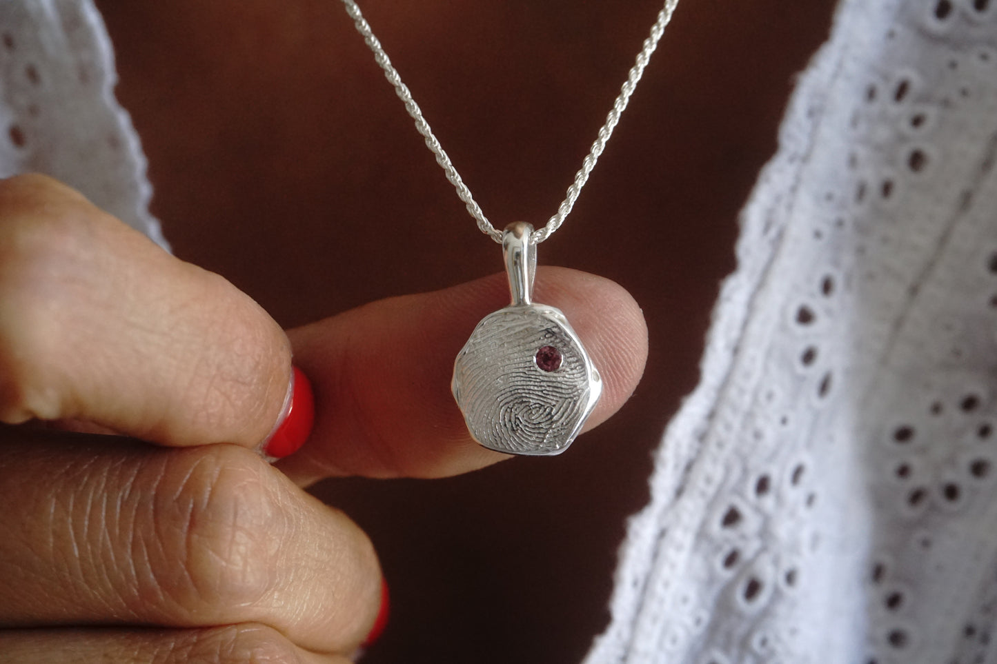 Colgante huella en plata 950