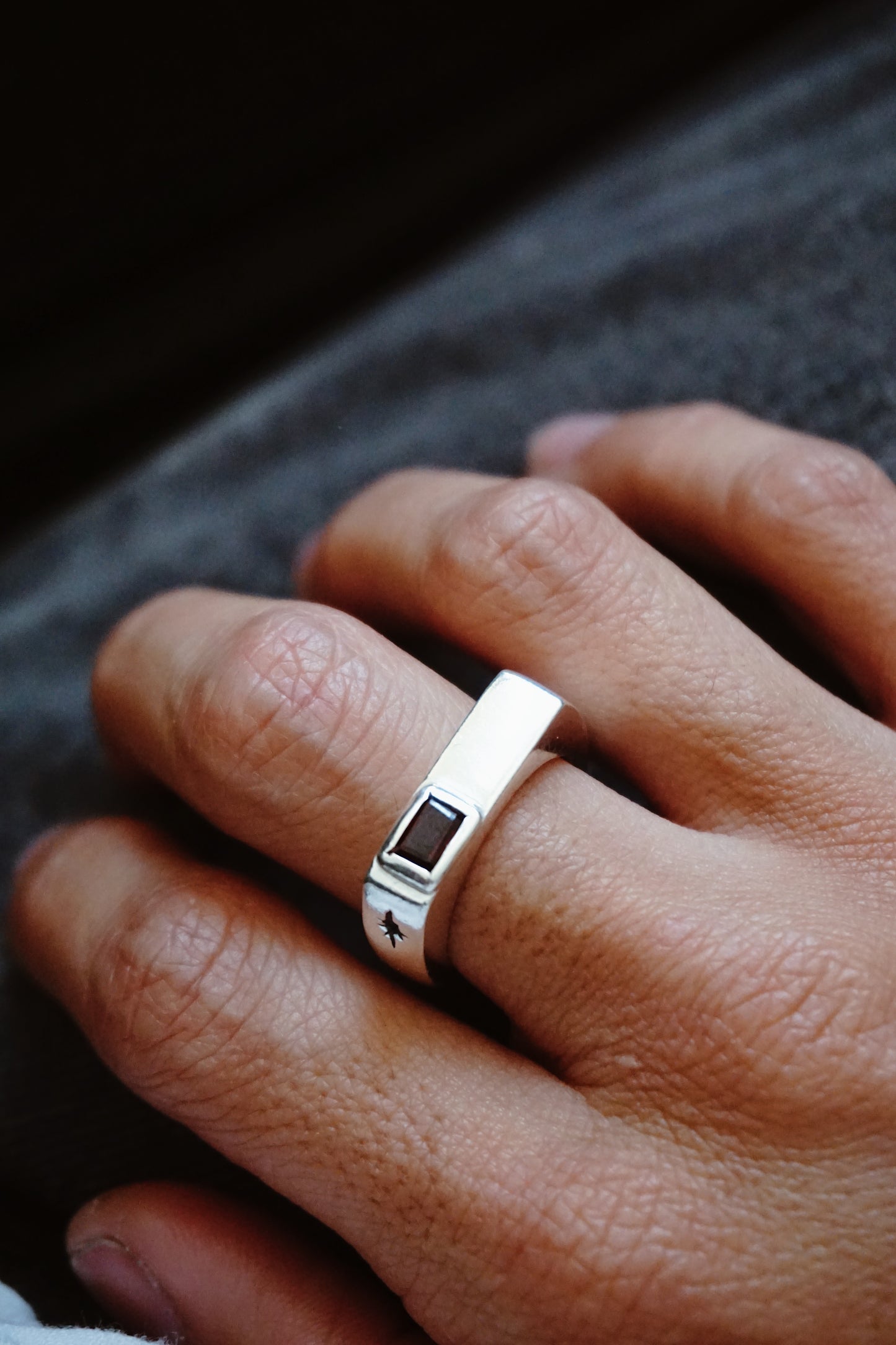 Anillo rectangular Stone