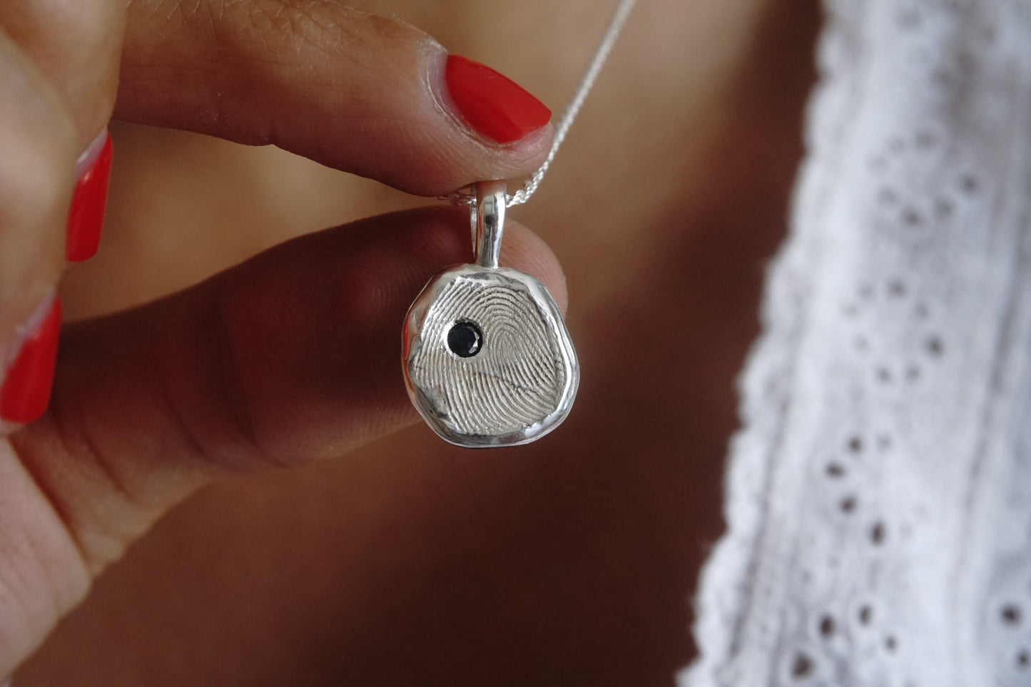 Colgante huella en plata 950